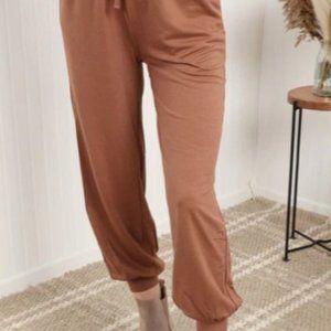 Drawstring Waist Joggers with Pockets in Cocoa   5215  NWT Boutique